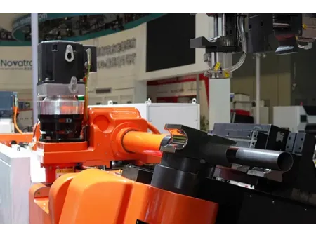 Mesin Pembengkokan Tiub CNC